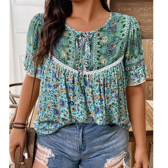 Plus Floral Print Neck Tie Short Sleeve Blouse - Picture 2 of 3